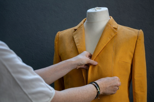 Perché un abito su misura dura più di uno industriale