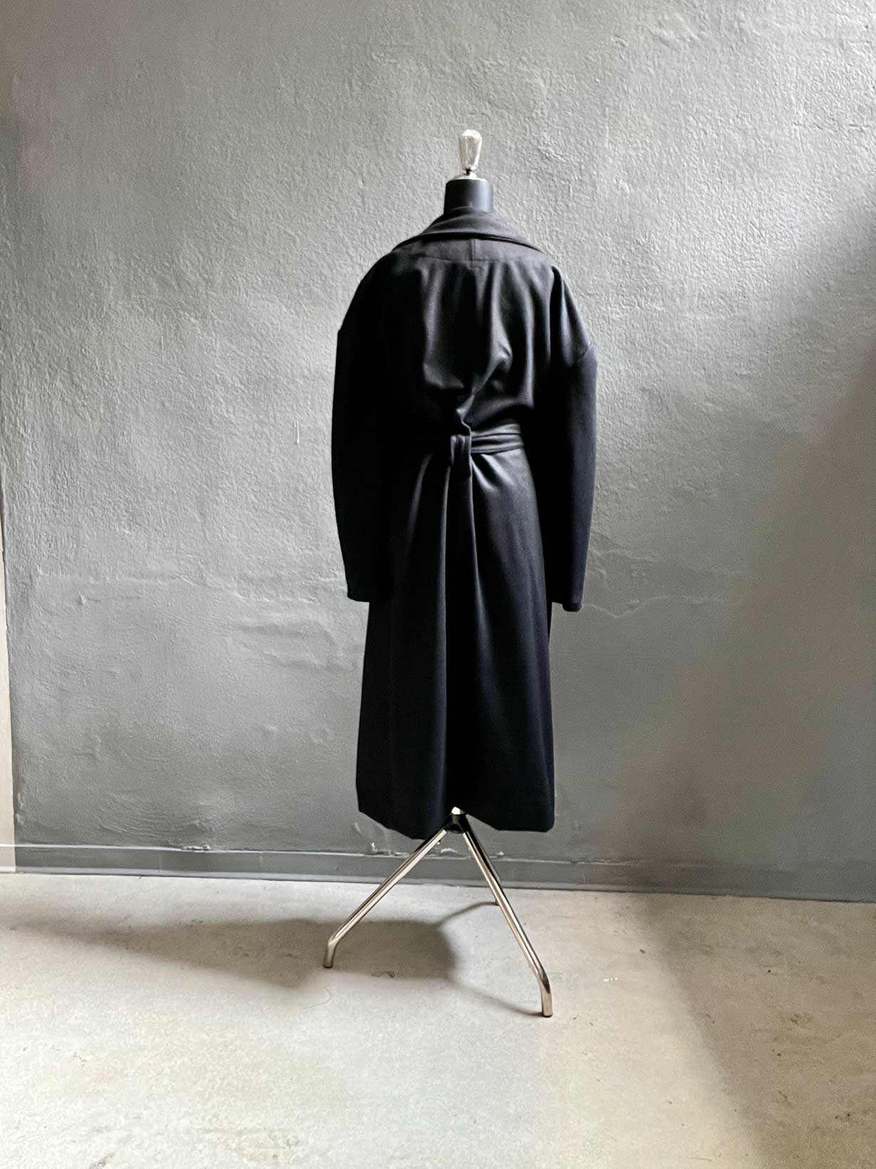 cappotto noah modello unisex lungo, no bottoni, chiusura con fusciacca, vestibilità over